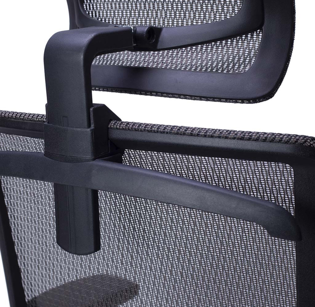SILLA DIRECTIVA EN MALLA NEGRA Y REPOSANUCA