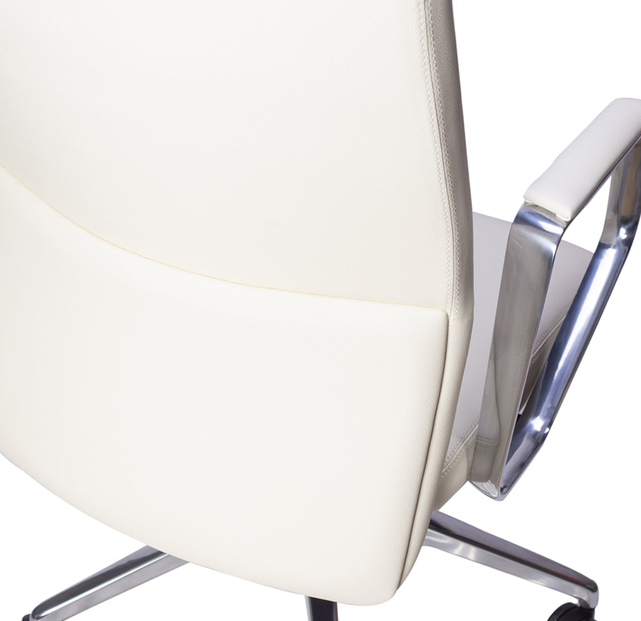 SILLÓN EJECUTIVO EN PIEL
GENUINA/ DECOPIEL