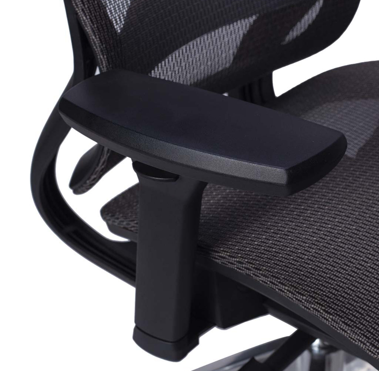 SILLA DIRECTIVA EN MALLA NEGRA
