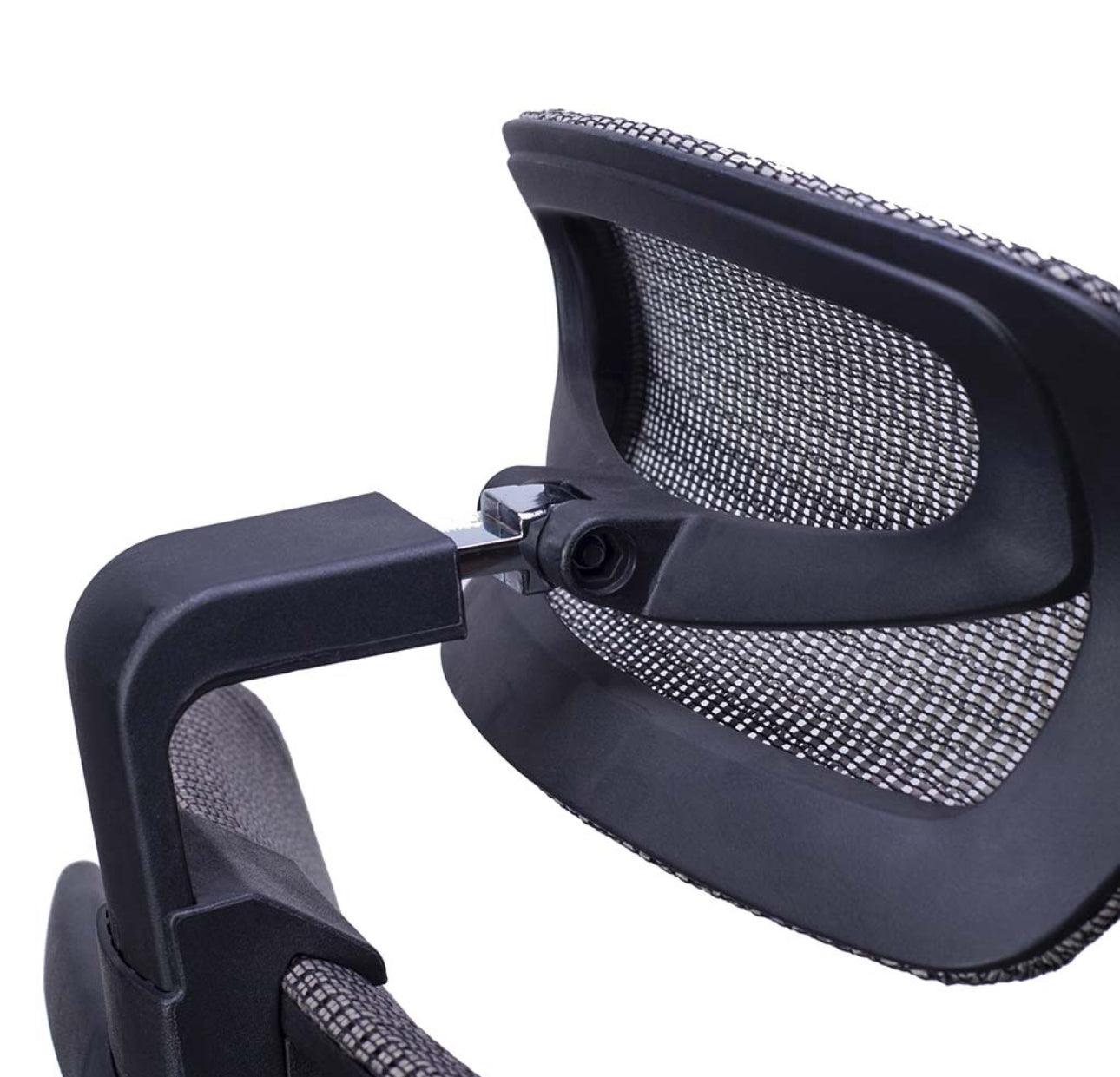 SILLA DIRECTIVA EN MALLA NEGRA Y REPOSANUCA