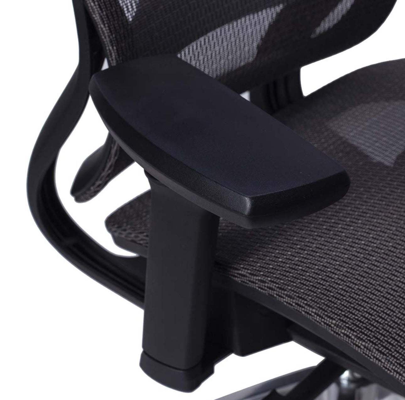 SILLA DIRECTIVA EN MALLA NEGRA