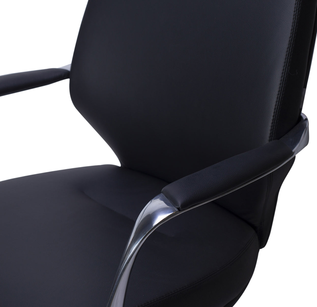 SILLÓN EJECUTIVO EN PIEL
CON RESPALDO ALTO