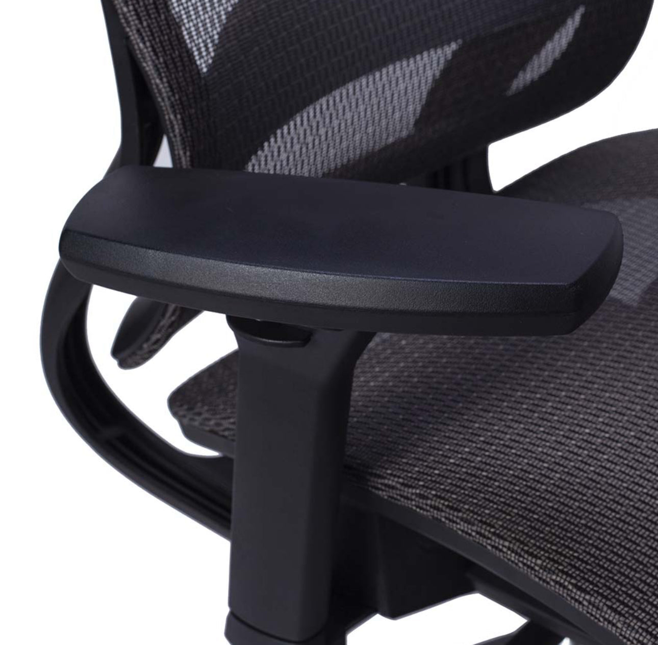 SILLA DIRECTIVA EN MALLA NEGRA