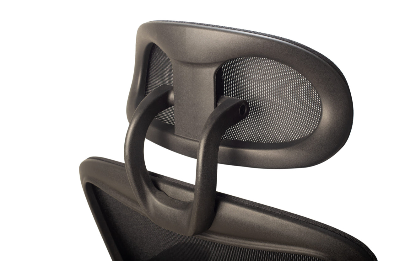 SILLA EJECUTIVA EN MALLA NEGRA
CON BRAZOS ABATIBLES