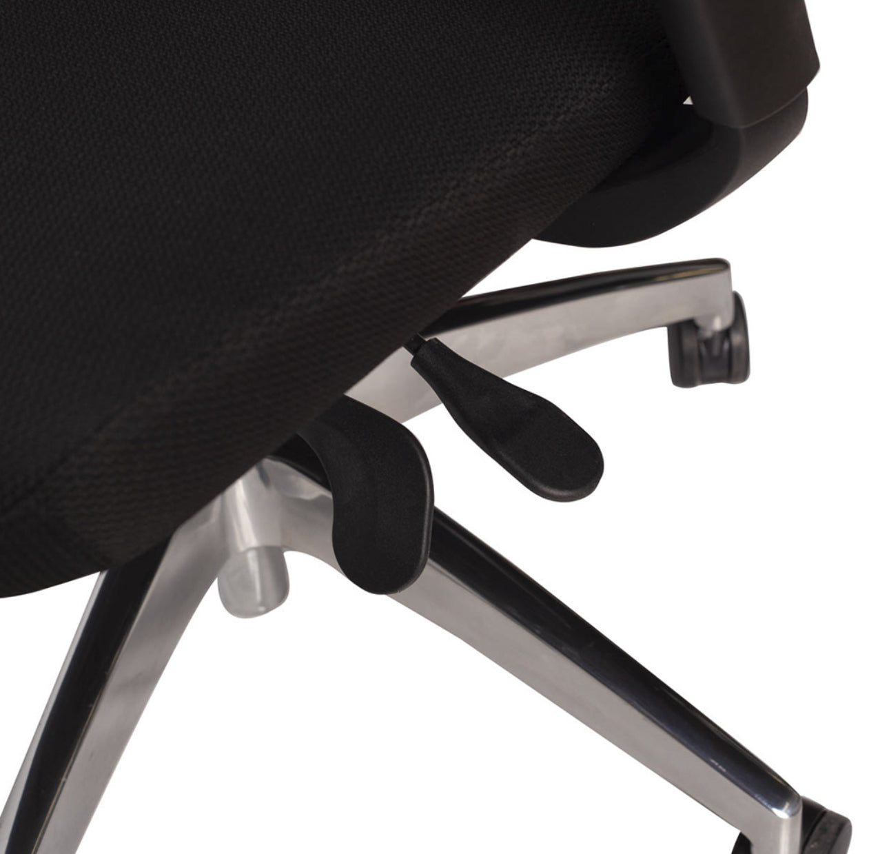 SILLA EJECUTIVA EN MALLA NEGRA CON TELA