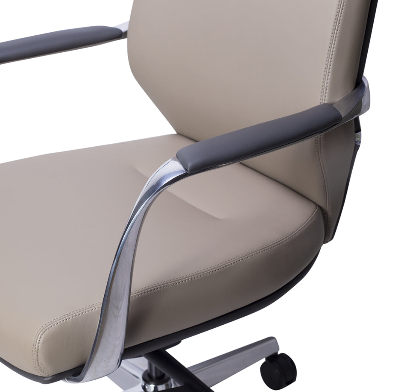 SILLÓN EJECUTIVO EN PIEL
CON RESPALDO ALTO
