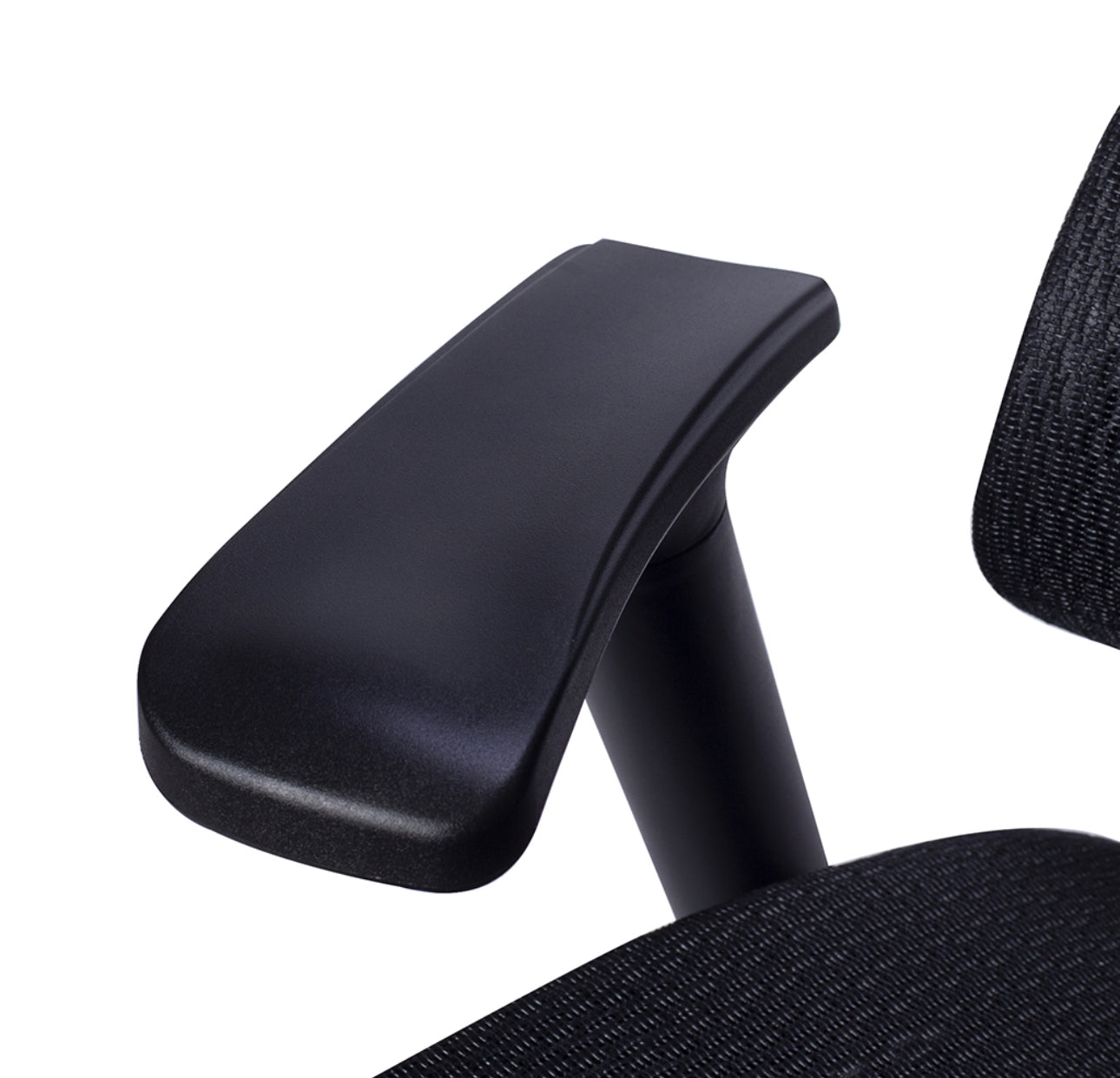 SILLA EJECUTIVA EN MALLA NEGRA