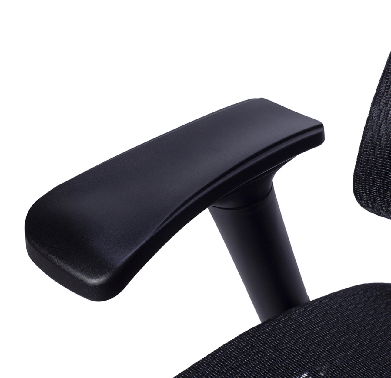 SILLA EJECUTIVA EN MALLA NEGRA