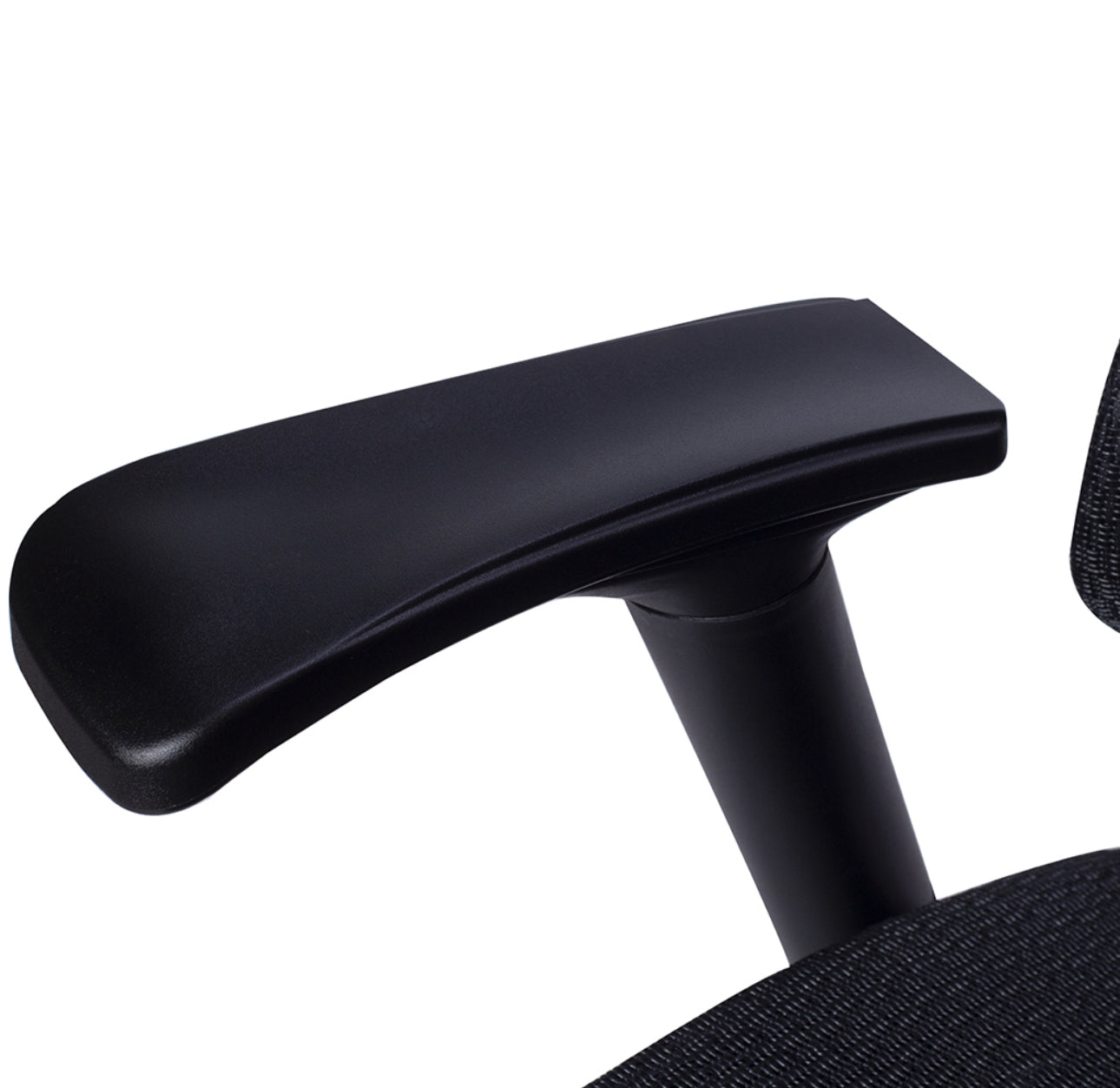 SILLA EJECUTIVA EN MALLA NEGRA